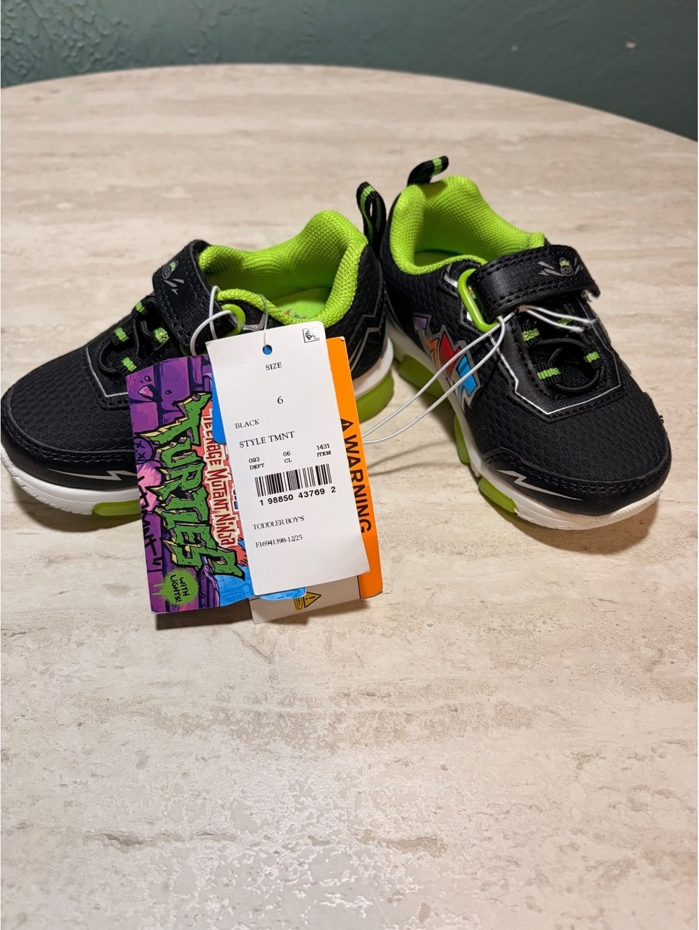 Size 6C Nickelodeon Teenage Mutant Ninja Turtles Boys' Light-Up Sneakers Size 6 - Picture 3 of 4